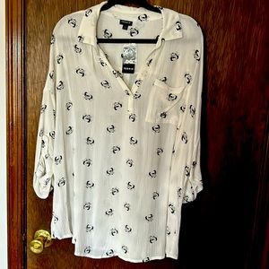NWT White blouse with black skull accents
